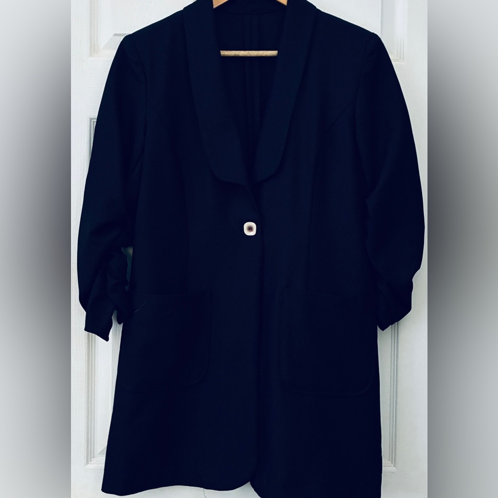 Chic Black Medium Blazer with Crunched Sleeves
